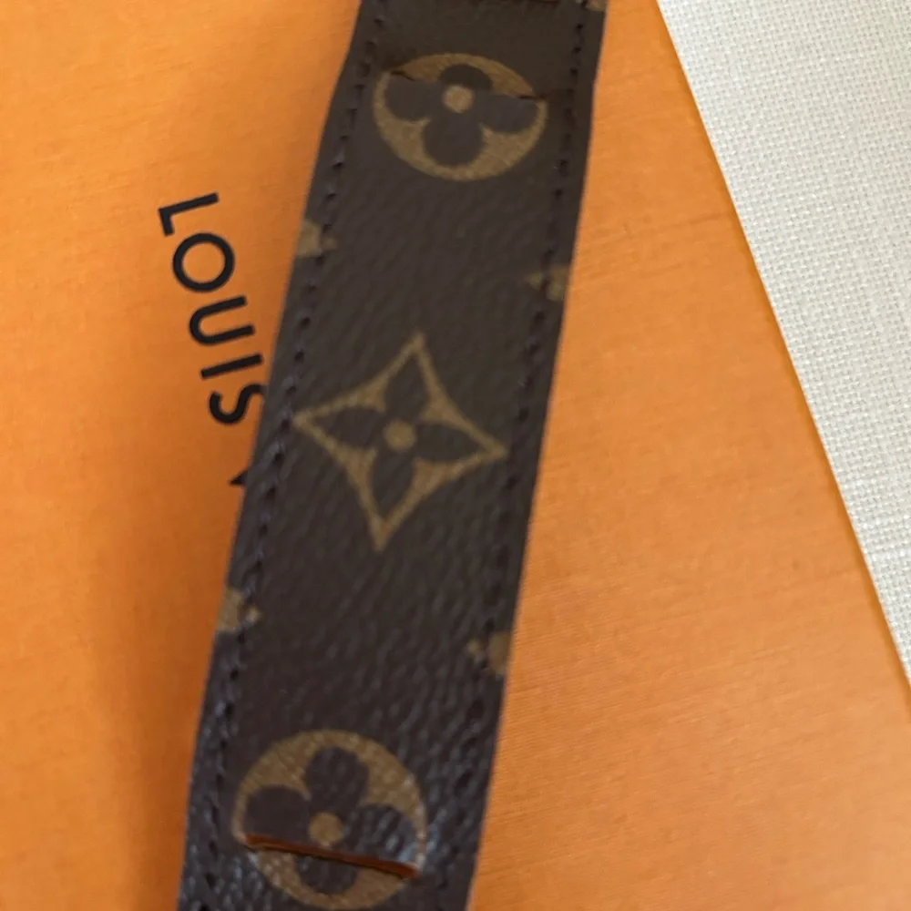 NEW Louis Vuitton Monogram Strap Shoulder “Pad” - Picture 4 of 10